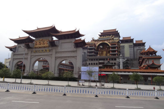 apec长假去哪里 来广西逛寺庙拜大佛(2)