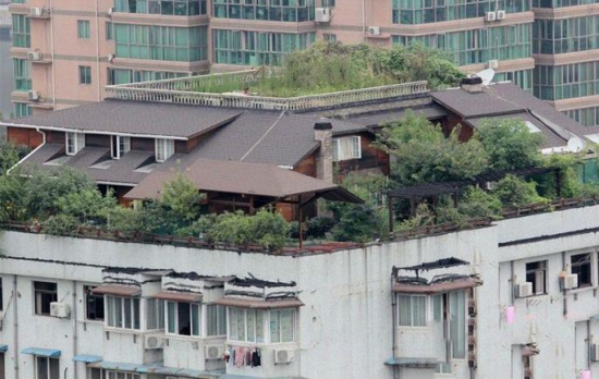 上海造型各异的空中楼阁破墙而出_新浪旅游_新浪网