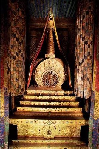 深度了解五世达赖喇嘛阿旺洛桑嘉措的灵塔
