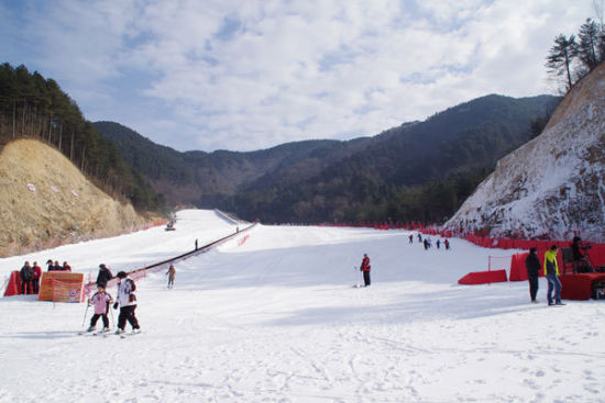 中国 浙江 宁波 商量岗滑雪场 正文   临安大明山万松岭滑雪场   万松