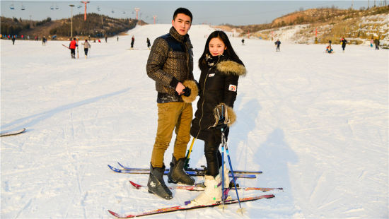中国 山西 正文   九龙国际滑雪场内设有5条滑雪道,总长2000米,开辟了
