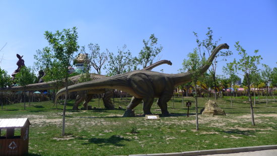 光合谷内的恐龙园(来源:新浪天津旅游)