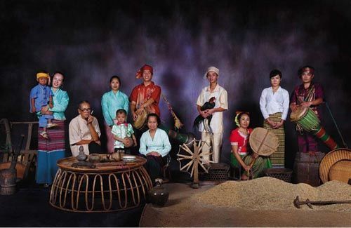 欢天喜地过羊年 云南少数民族春节习俗大观