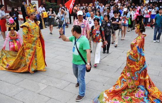 “贵妃带你体验爱之旅·2015<a href=http://www.changhenge.com.cn target=_blank class=infotextkey>长恨歌</a>直通车”首发体验团暨启动仪式