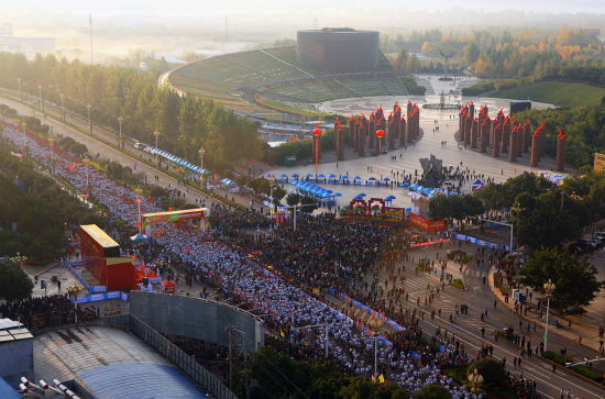 奔跑在中国最美马拉松赛道 享受不一般的体验