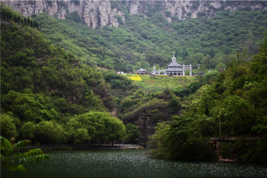 深山藏古寺