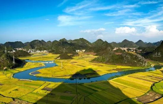 中国 云南 昆明 正文   八宝镇居住着汉,壮,苗,彝,瑶等9个民族.