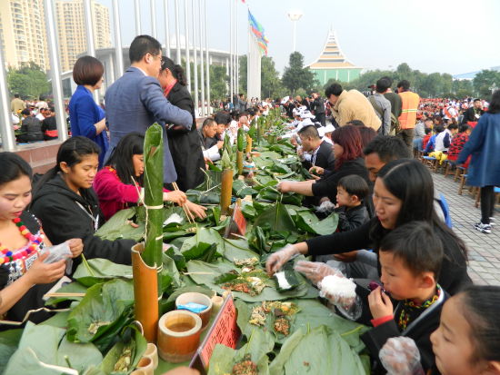 【我在云南过春节】2016目瑙纵歌节 德宏州成