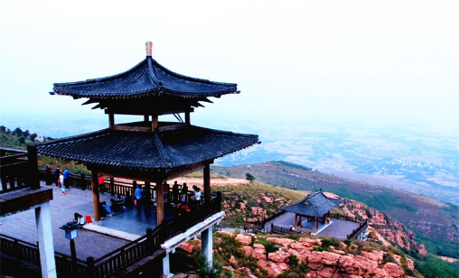其他 正文    万安山是一座集历史文化,生态景观于一体的千古名山.