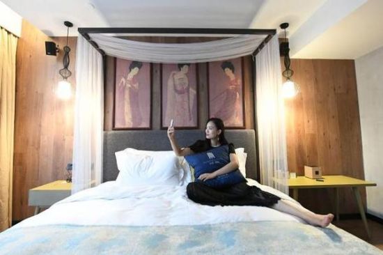 美女试睡员推荐:不是土豪也住得起的完美酒店