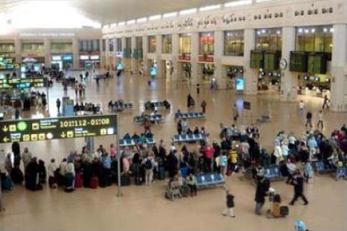 西班牙马拉加机场18名海关人员因受贿被控诉(图)