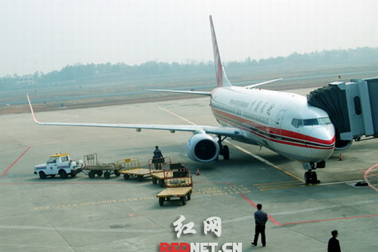 中联航长沙至北京南苑机场航线10日成功首航