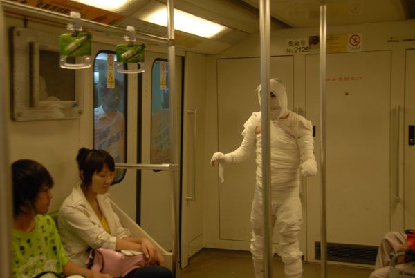 盘点全球近期出现的各种怪人(图)(3)