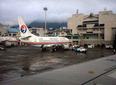 丽江三义机场雨后的三义机场