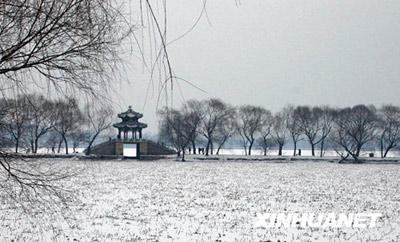 这是颐和园的雪景(2月17日摄)。