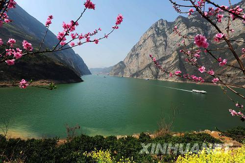 春到三峡 大坝景区旅游逐渐升温(组图)