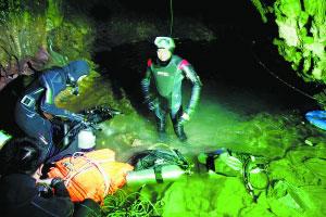 潜水员探险地下暗河 首次发现洞穴生物(图)