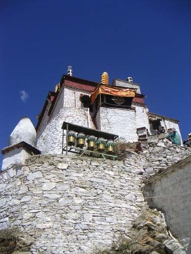 西藏第一座宫殿：雍布拉康