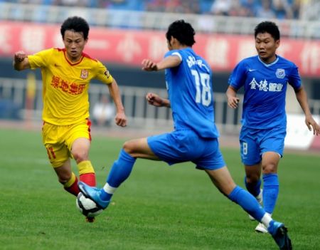 图文-[中超]陕西中建vs长沙金德 饶伟辉勇往直前