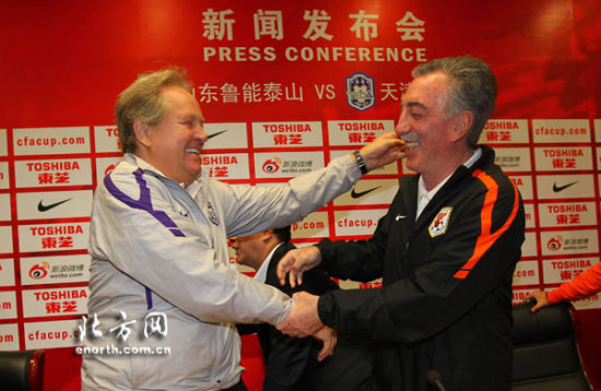 山东主帅赛前挑逗双方球员 称鲁能胜率高于泰