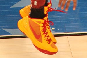 -ŷ - Nike Zoom Hyperdunk 2011