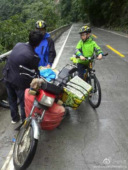 9日户外微博精选:爸爸带上儿子骑行西藏_网友
