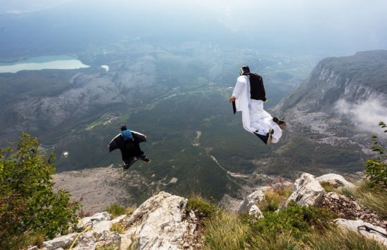 山崖间另类冒险运动:欧洲极限山崖跳跃