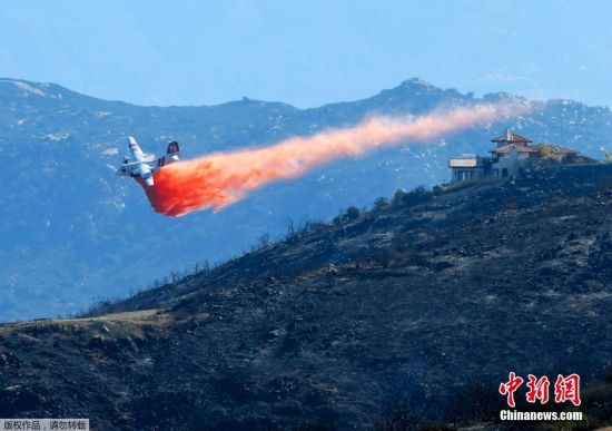 美国加州山火持续蔓延美国 大片大片森林化为