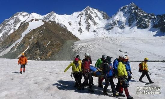 图为中国登山协会的“高山救援”安全课。