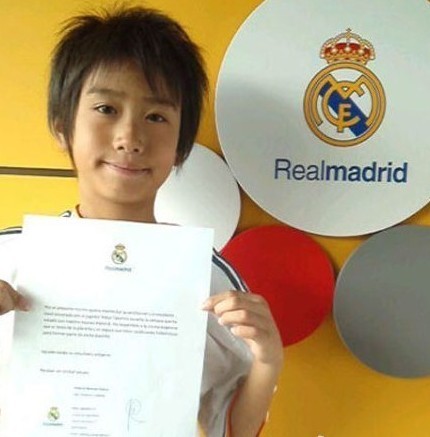 日本9岁足球神童签约皇马巴萨日本少年后又1