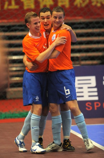 图文-室内五人制足球赛荷兰胜中国 荷兰球员庆