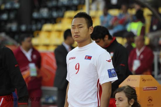 图文-[亚洲杯]朝鲜0-0阿联酋 人民的鲁尼郑大世