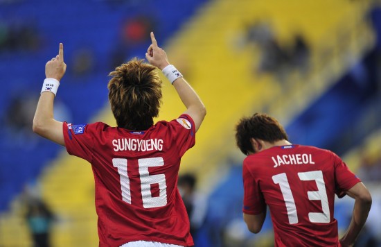 图文-[亚洲杯半决赛]日本VS韩国 奇诚庸双手指