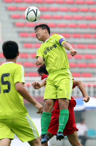 图文-[北京杯]广州五中3-2回民中学 高空争顶_