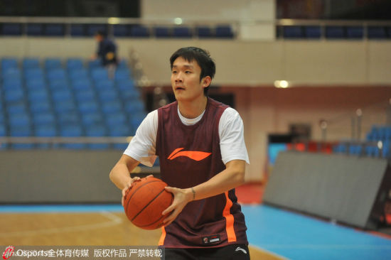 山东已伤兵满营 小丁带伤出战总经理感动_篮球