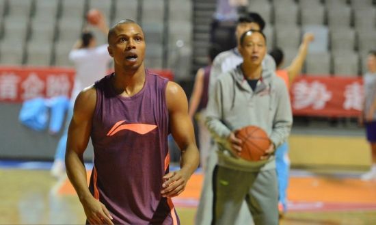 新疆第二次更换外援 特尔菲尔今晚将登场_篮球