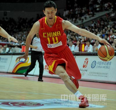 文-[热身]中国男篮66比61澳大利亚明星李楠控