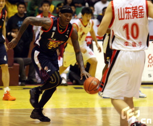 图文-[CBA季后赛] 山东VS广东  帕克启动快速进