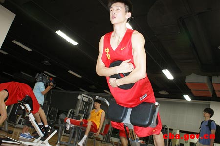 图文-中国男篮二队训练公开课