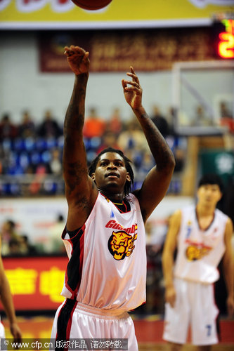 图文-[CBA第3轮]广东VS山西 帕克罚球_篮球-C