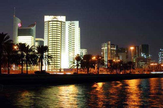 卡塔尔首都多哈:美丽的多哈 激情F1摩托艇(图)