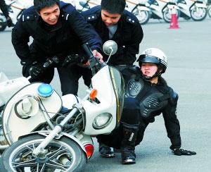 北京奥运女骑警风采温婉美丽女孩酷装魅力(组图)