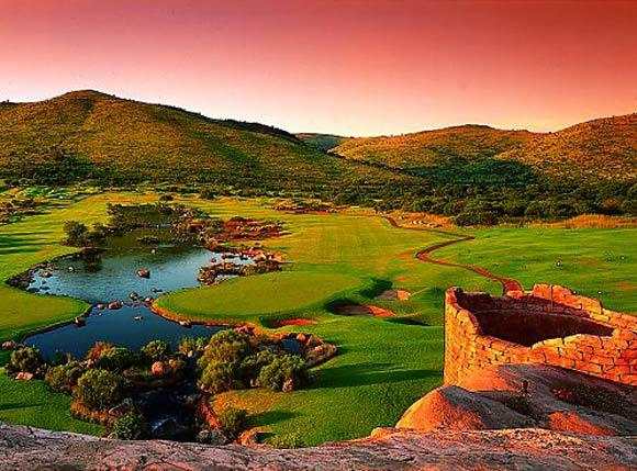 http://www.bookyourgolf.net/South%20Africa_Golf_Courses/images/451_b.jpg