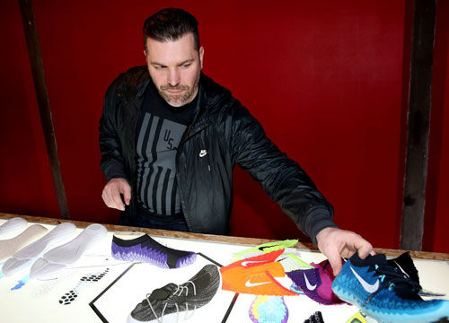 耐克跑步品類的鞋類設計總監講解Nike Free科技