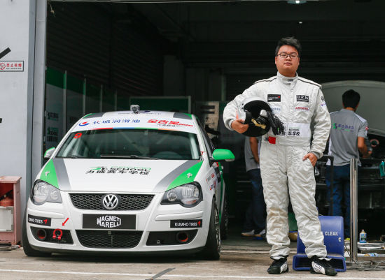 云南车手罗亚代表星之路征战CTCC+专业赛车