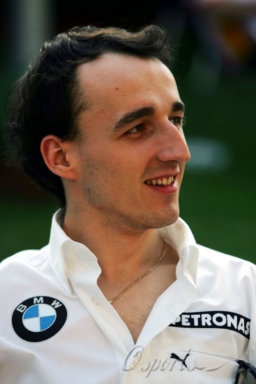 图文-F1澳大利亚站周五练习赛 库比卡面带微笑