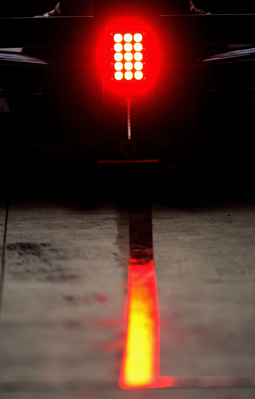 图文-F1日本站第二次练习 F1尾灯制造的铁水效