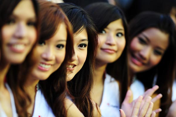 外国-F1新加坡站正赛开幕式美女如云排成一排店夜图文美女图片