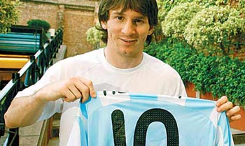 梅西:穿10号球衣没有特别之处 在阿根廷感觉像