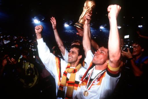 1990意大利世界杯:西德铁军横扫千钧 球王的眼
